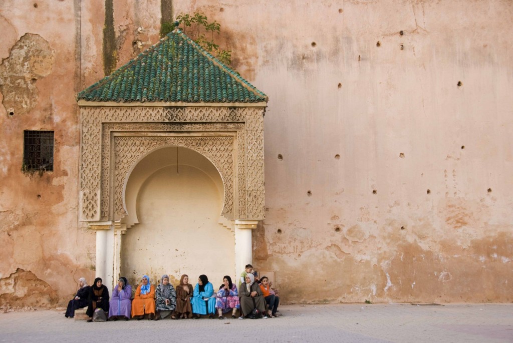 Women at the gates of Meknes