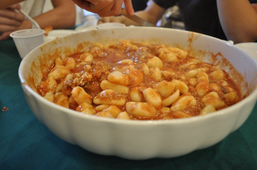 Gnocchi with tomato and meat sauce