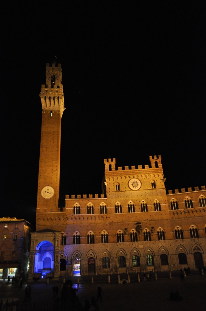 View of Torre di Mangia from Piazza del Campo at night