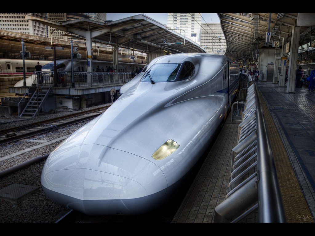 Source: (Flickr) Kaj Biurman The Japanese newest Shinkansen that runs at a maximum speed of 200mph. Thins is what Texas is planning to use for their new high speed rail system