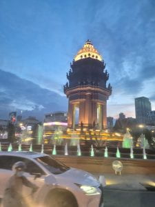 monuments in phnom penh