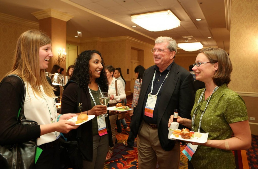 2015-maxine-stephanie-and-julie-chat-with-peter-salmon-at-ift