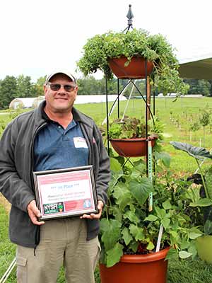 Donald Horowitz '77, Wittendale's Florist & Greenhouses, East Hampton, N.Y. took first place in the new Edibles Division in the 2015 Kathy Pufahl Memorial Container Design Competition. He also finished first in the Hanging Basket Division and third in the Open Division.