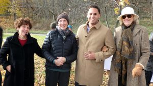 Ithaca mayor Svante Myrick stopped by to check on the tree planting, along with ‘Urban Eden’ instructor Nina Bassuk (left) and Ithaca Garden Club members Beverly Hillman and Beatrice Szekely. (Photo: Carol Eichler)