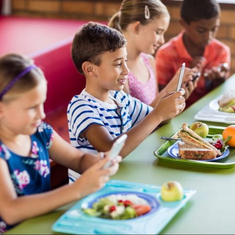 kids eating school lunch