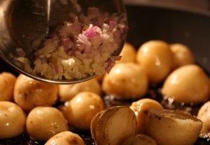 adding-garlic-and-onion-to-potatoes